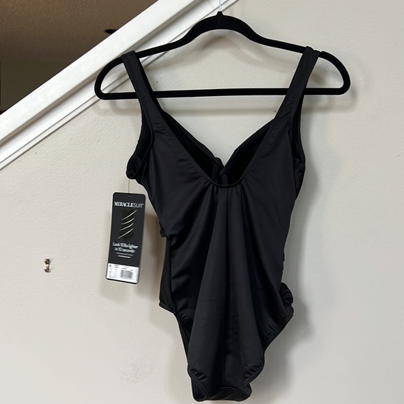 Miraclesuit
Rock Solid Revele Underwire Shaping One Piece Swimsuit. - Picture 5 of 11